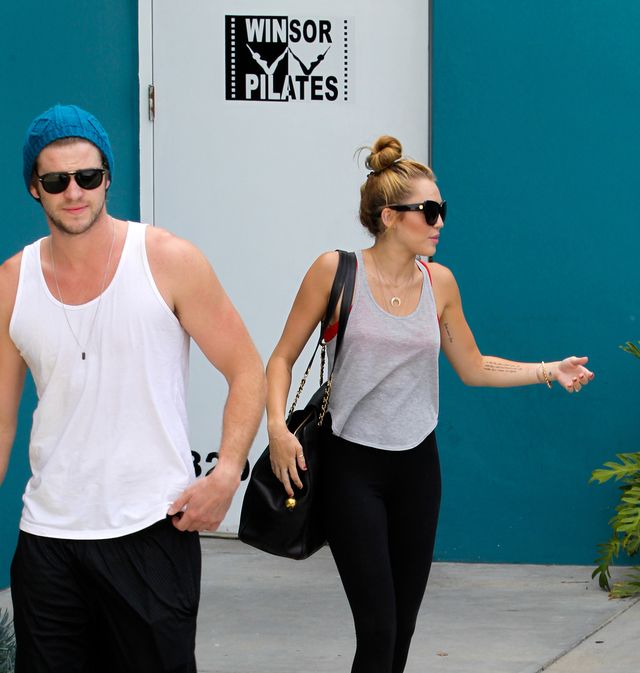 Miley Cyrus ręcznik nosi w wielkiej torbie Chanel (FOTO) Miley Cyrus ręcznik nosi w wielkiej torbie Chanel (FOTO)