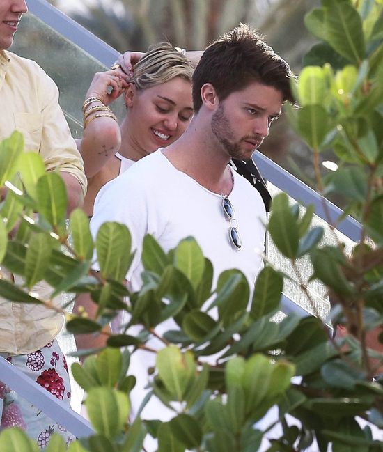 Miley Cyrus JUŻ JEST MĘŻATKĄ? Miley Cyrus JUŻ JEST MĘŻATKĄ?