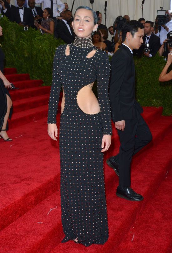 Miley Cyrus jest BISEKSUALNA!