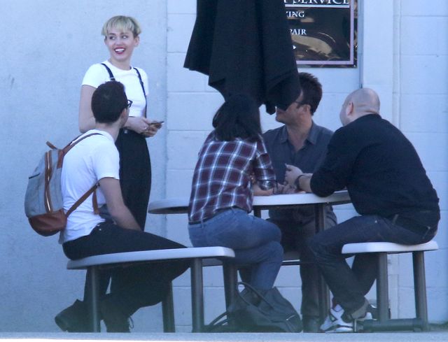 Nowa, chłopięca fryzura Miley Cyrus (FOTO)