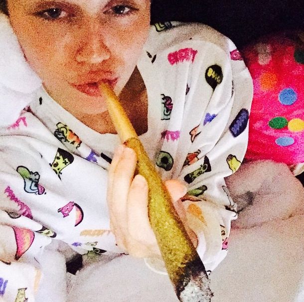 Miley Cyrus zakpiła z rodziny królewskiej (Instagram) Miley Cyrus zakpiła z rodziny królewskiej (Instagram)