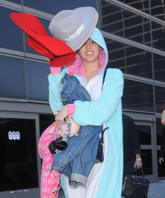 Liczyła na to, że przemknie niezauważona? (FOTO)