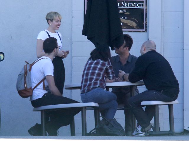 Nowa, chłopięca fryzura Miley Cyrus (FOTO)