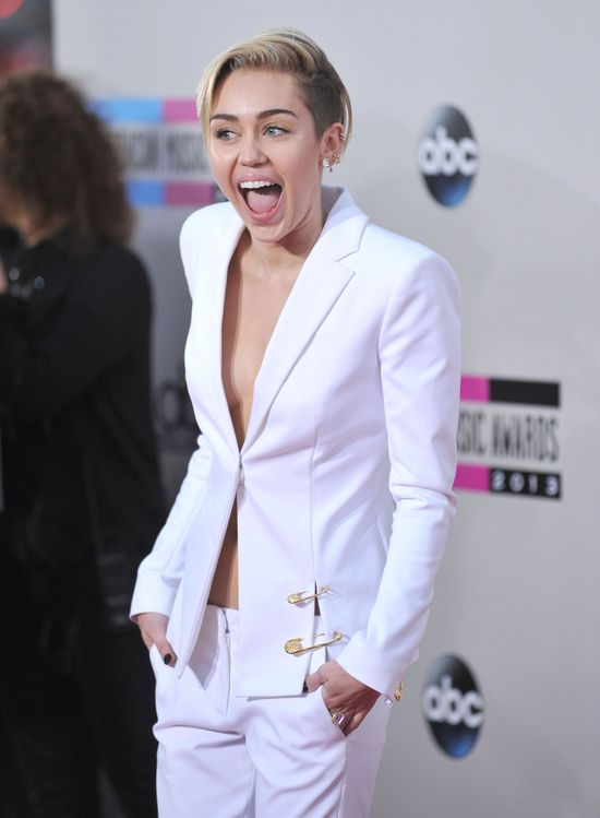 Miley Cyrus BŁAGA Liama Hemswortha, by do niej wrócił!  