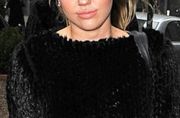 Miley Cyrus nie lubi patrzeć na swoje stare zdjęcia