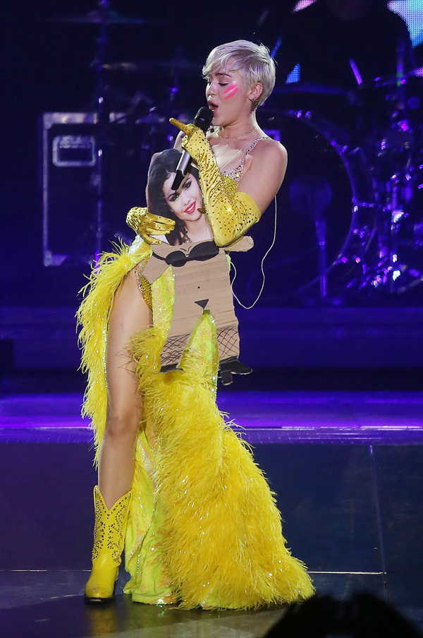 Selena Gomez jest wściekła na Miley Cyrus! (VIDEO)