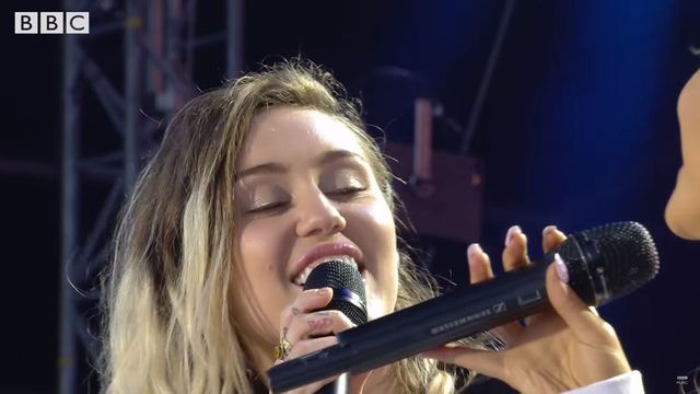 Ariana Grande i Miley Cyrus razem w Manchesterze (VIDEO)