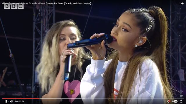 Ariana Grande i Miley Cyrus razem w Manchesterze (VIDEO)