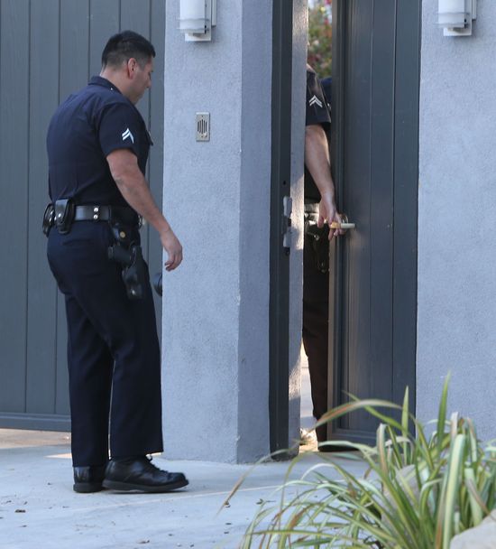 Policja zrobiła nalot na dom Miley Cyrus! (FOTO)