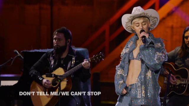 Miley Cyrus wystąpiła z Madonną (VIDEO)