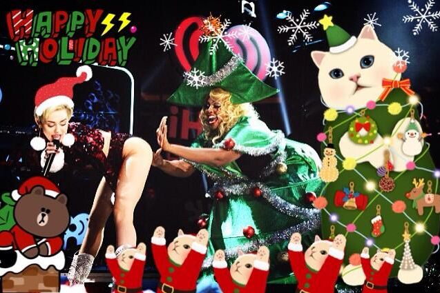 Miley Cyrus ma kilka świątecznych kartek (FOTO)