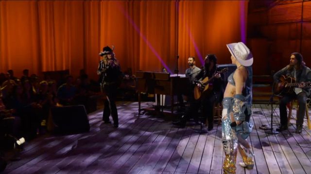 Miley Cyrus wystąpiła z Madonną (VIDEO)