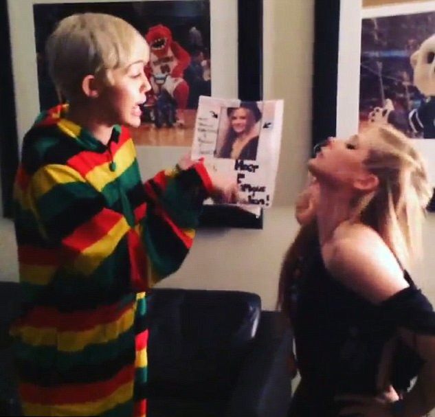 Miley Cyrus pobiła się z Avril Lavingne! (FOTO+VIDEO)