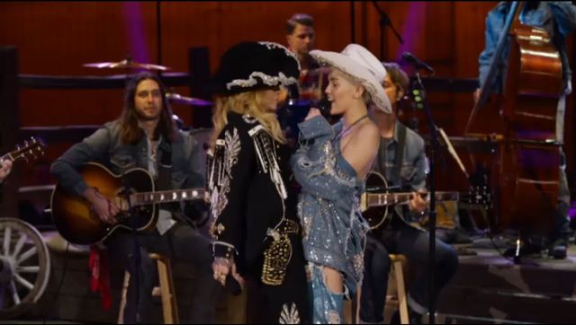 Miley Cyrus wystąpiła z Madonną (VIDEO)