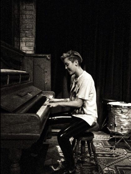 Miley Cyrus szuka chłopaka w nietypowy sposób? (FOTO) Miley Cyrus szuka chłopaka w nietypowy sposób? (FOTO)