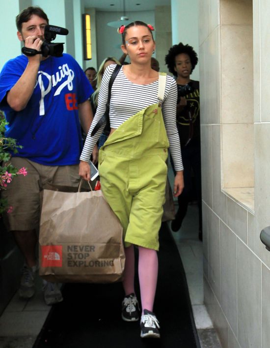 Mama Miley Cyrus wygląda lepiej od córki? (FOTO) Mama Miley Cyrus wygląda lepiej od córki? (FOTO)