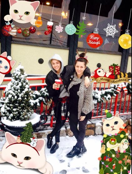 Miley Cyrus ma kilka świątecznych kartek (FOTO)