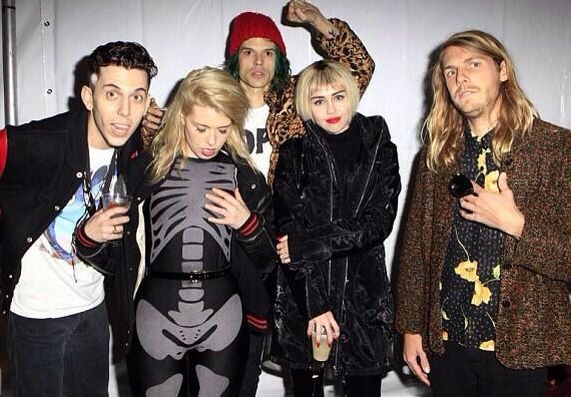 Miley Cyrus zmieniła fryzurę (FOTO)