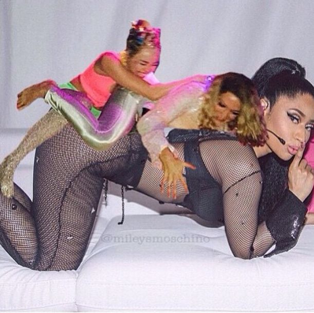 Miley Cyrus gorzko pożałuje TYCH zdjęć? (Instagram) Miley Cyrus gorzko pożałuje TYCH zdjęć? (Instagram)