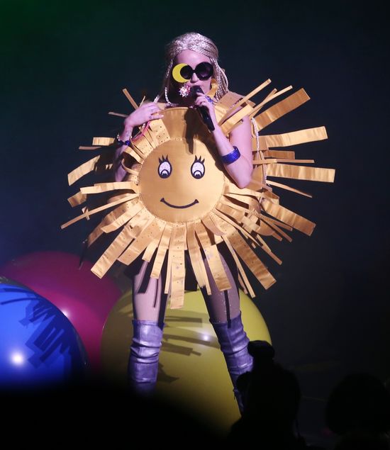 OMG! Miley Cyrus przegroczyła granicę obrzydliwości (FOTO)