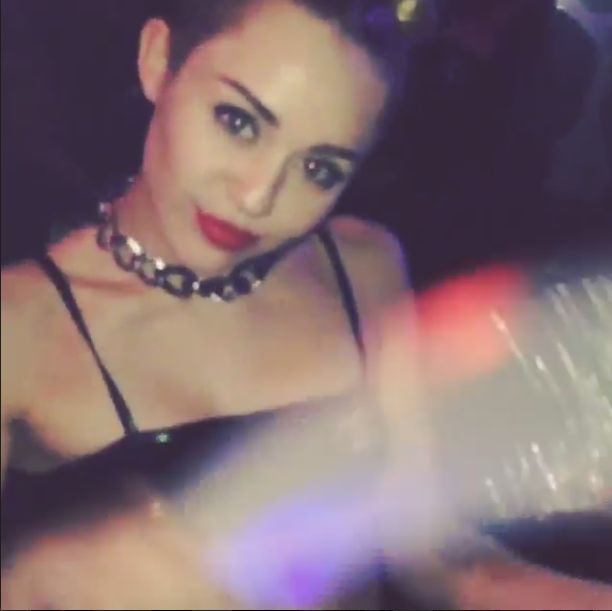 Miley Cyrus posunęła się za daleko?! (VIDEO)