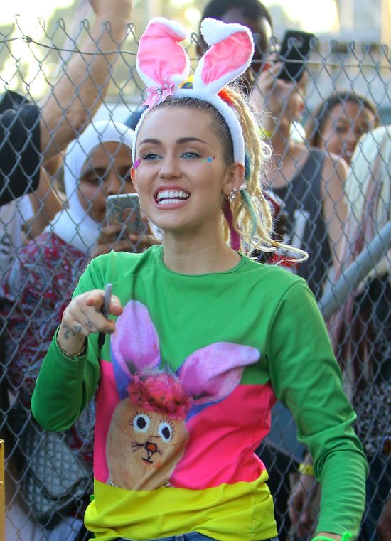 Miley Cyrus zmienia styl? (FOTO) Miley Cyrus zmienia styl? (FOTO)