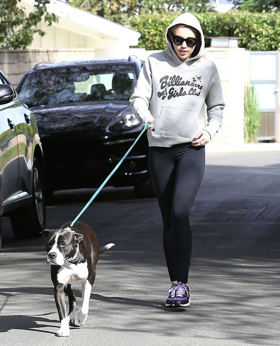 Miley Cyrus wreszcie nabiera ciała? (FOTO) Miley Cyrus wreszcie nabiera ciała? (FOTO)