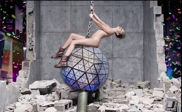 Miley Cyrus ma kilka świątecznych kartek (FOTO)