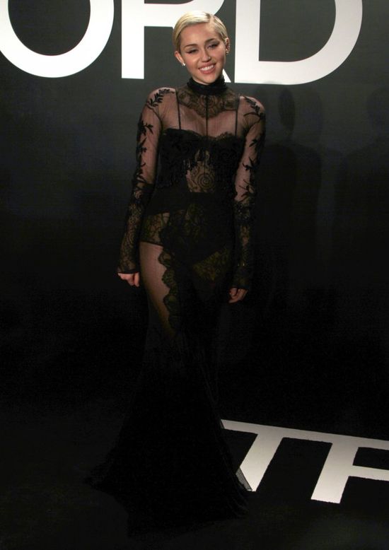 Miley Cyrus znowu poszła na całość? (FOTO) Miley Cyrus znowu poszła na całość? (FOTO)