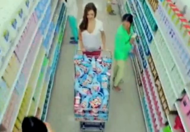 Słodka Miranda Kerr w japońskiej reklamie płynu do płukania Słodka Miranda Kerr w japońskiej reklamie płynu do płukania