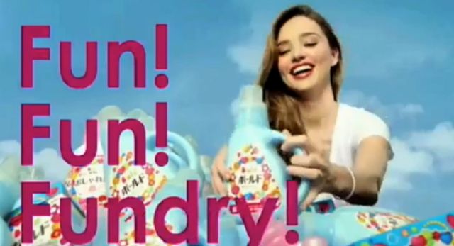 Słodka Miranda Kerr w japońskiej reklamie płynu do płukania Słodka Miranda Kerr w japońskiej reklamie płynu do płukania