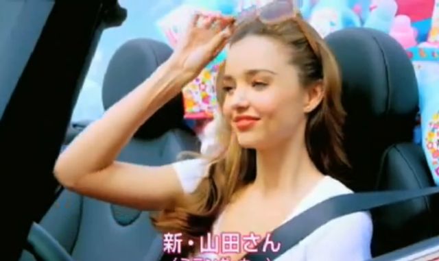 Słodka Miranda Kerr w japońskiej reklamie płynu do płukania Słodka Miranda Kerr w japońskiej reklamie płynu do płukania
