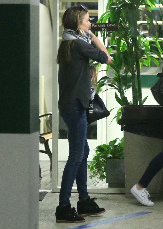 Kontuzjowana Miranda Kerr (FOTO) Kontuzjowana Miranda Kerr (FOTO)