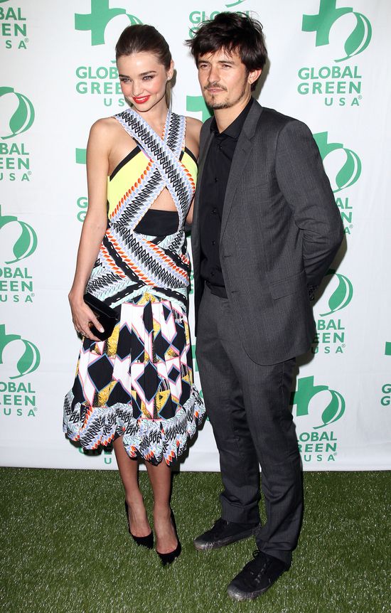 Miranda Kerr uwodzi, a mąż stoi obok (FOTO) Miranda Kerr uwodzi, a mąż stoi obok (FOTO)