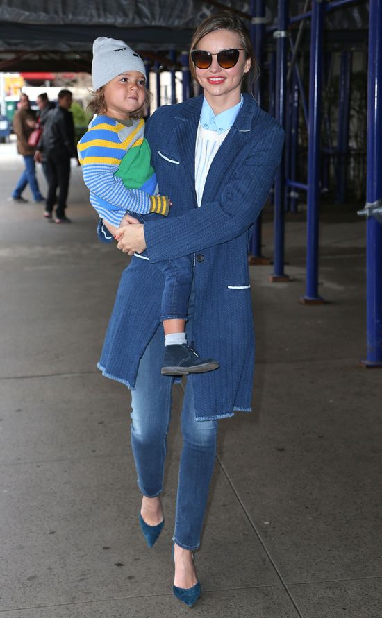 Miranda Kerr ledwo wyszła z samolot i ruszyła na ustawkę Miranda Kerr ledwo wyszła z samolot i ruszyła na ustawkę