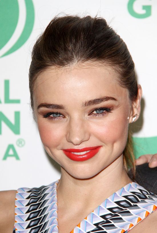 Miranda Kerr uwodzi, a mąż stoi obok (FOTO) Miranda Kerr uwodzi, a mąż stoi obok (FOTO)