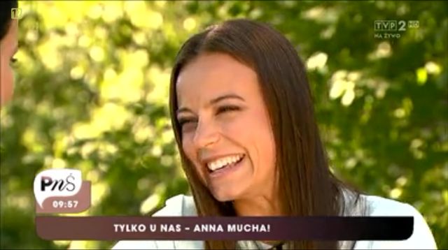 Anna Mucha: Matka Polka z rękami do ziemi, w dresie? (VIDEO) Anna Mucha: Matka Polka z rękami do ziemi, w dresie? (VIDEO)