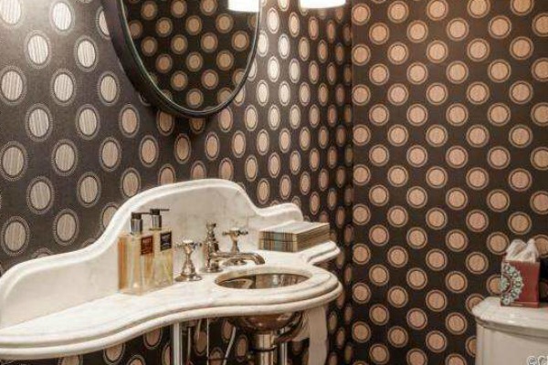 Znany aktor pokazał swój czerwony pokój bólu? (FOTO)