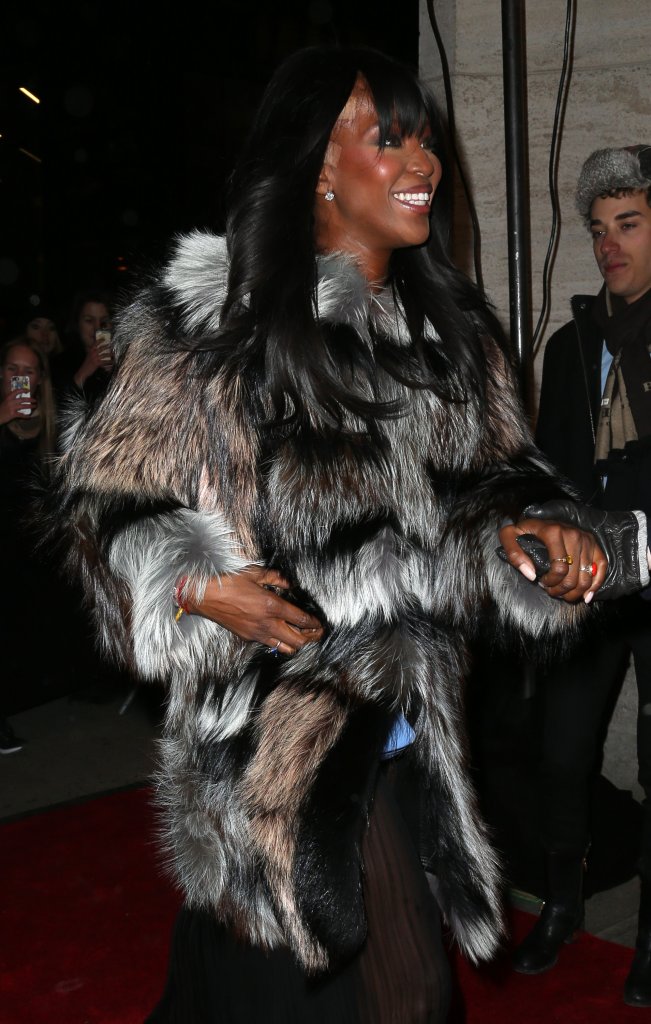 Dziwne łaty na głowie Naomi Campbell (FOTO)