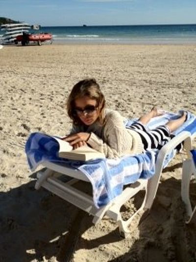 Co Natalia Lesz czyta na plaży? (FOTO)