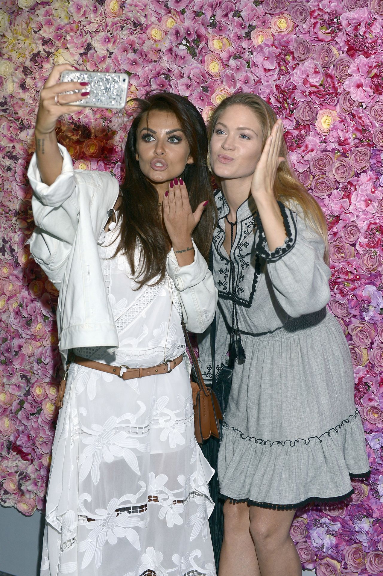 Co to za włochate coś zamiast brwi? Fanom nie podobają się brewki Natalii Siwiec Co to za włochate coś zamiast brwi? Fanom nie podobają się brewki Natalii Siwiec