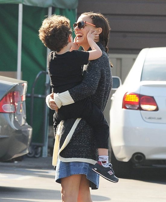 Natalie Portman uczy się paryskiego szyku