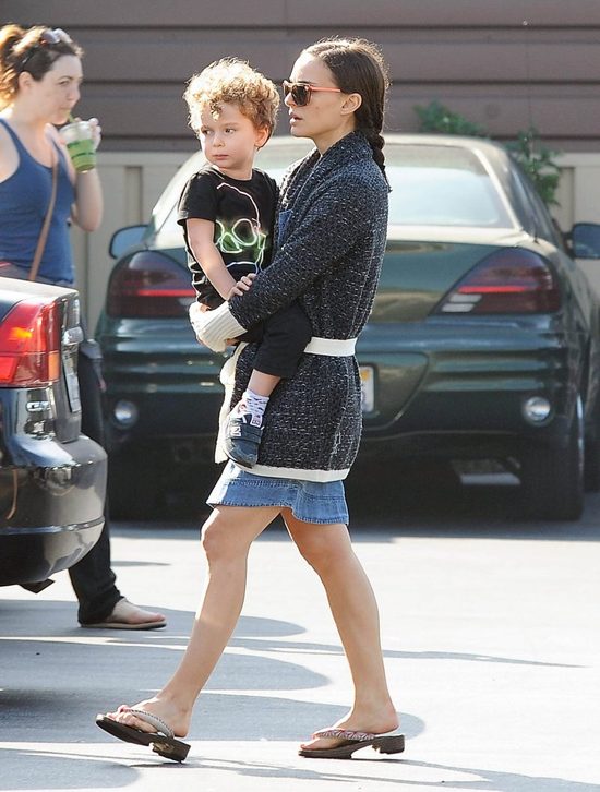 Natalie Portman uczy się paryskiego szyku