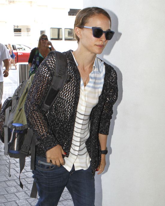 Natalie Portman bez makijażu z rodzinką (FOTO)