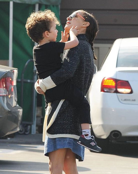 Synek Natalie Portman rośnie jak na drożdżach (FOTO)