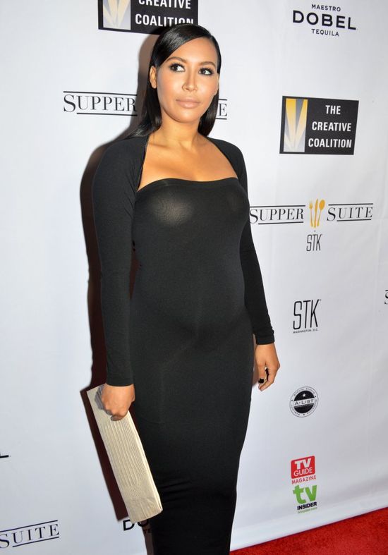 Wreszcie nie chowa ciążowych krągłości (FOTO)