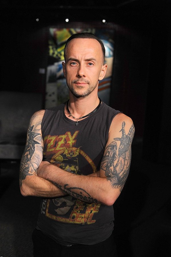Nergal wypełniał sobie policzki kwasem hialuronowym 