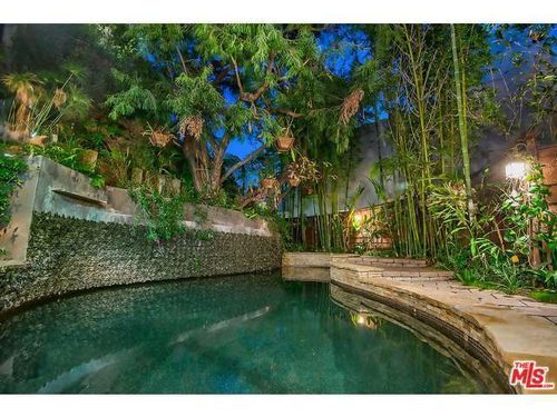 Oświadczył się i musi kupić nowy dom? (FOTO)