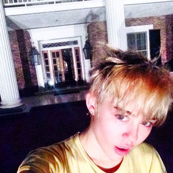 Miley Cyrus parodiuje Nicki Minaj (FOTO) Miley Cyrus parodiuje Nicki Minaj (FOTO)