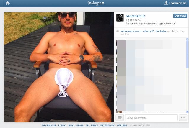 Piłkarz chroni swe klejnoty przed słońcem (FOTO)